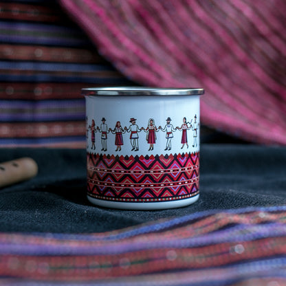 Moldvai csángó táncos zománcozott fém bögre